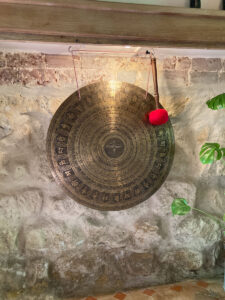 gong with light